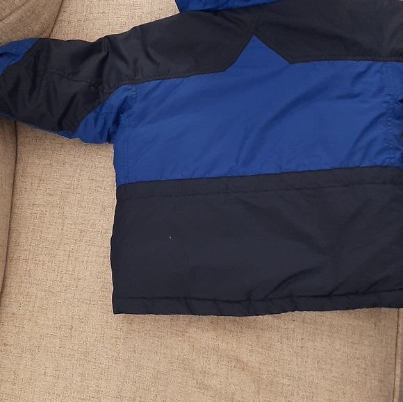 COLUMBIA SPORWEAR COMPANY BOYS COAT.SZ::3T HOODIE DETACHABLE. VERY NICE. VERY GO - Picture 5 of 7